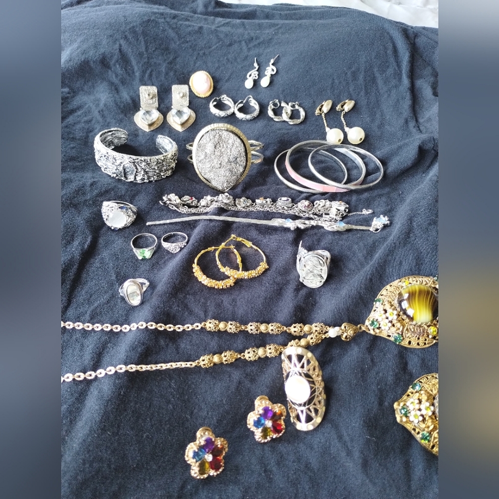 VINTAGE JEWELRY LOT 21 PIECES